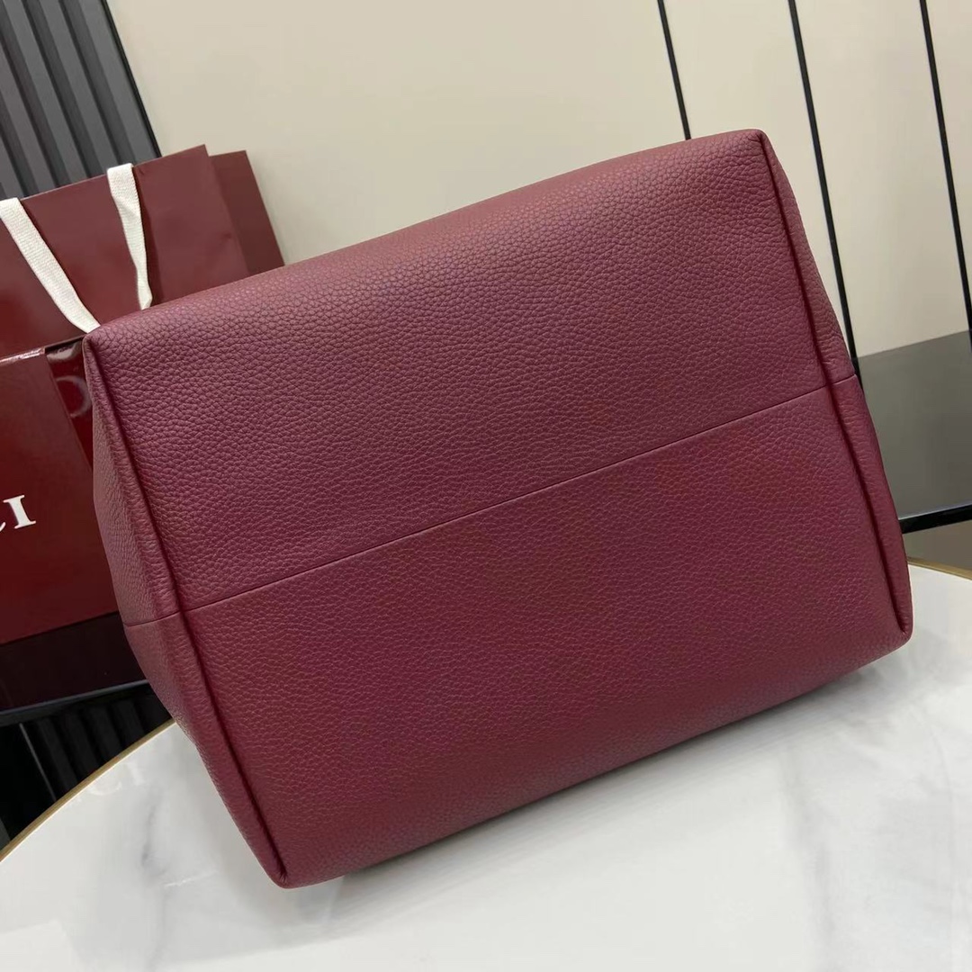 Gucci 新品一款包袋 两种风格 Totissima系列托特包演绎双面美学 一面粒面皮革