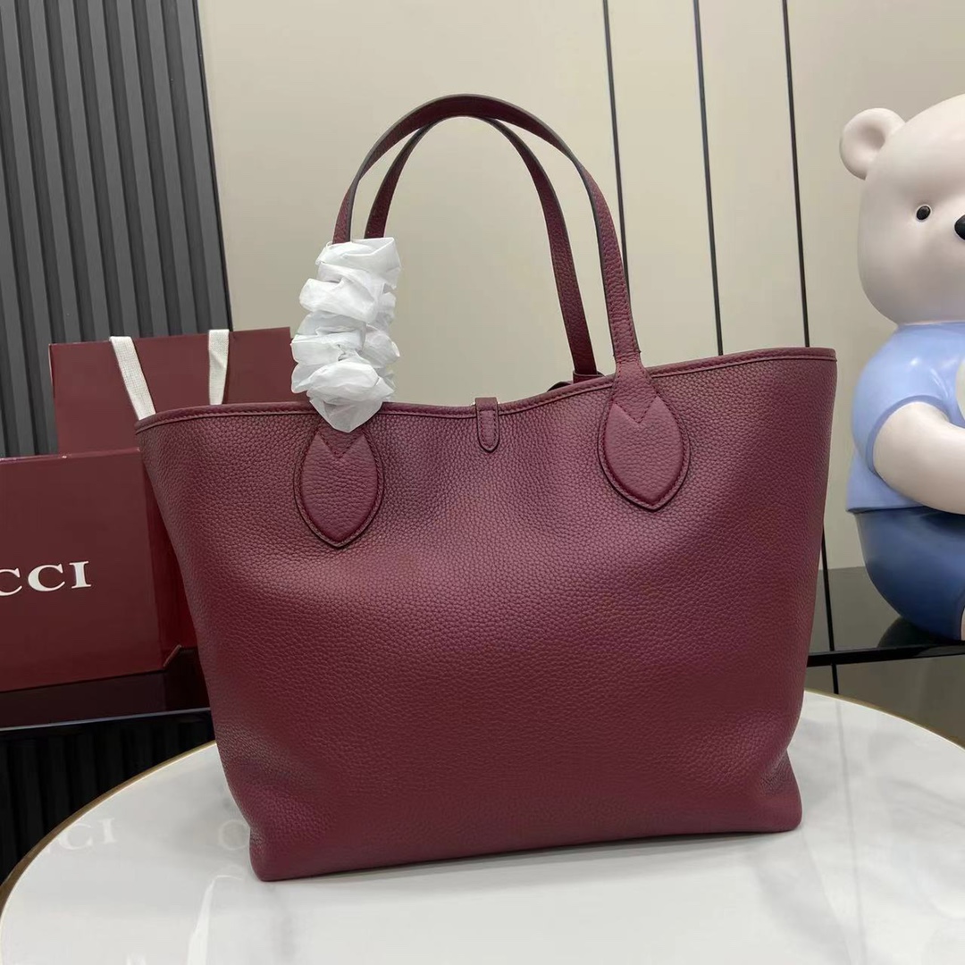 Gucci 新品一款包袋 两种风格 Totissima系列托特包演绎双面美学 一面粒面皮革