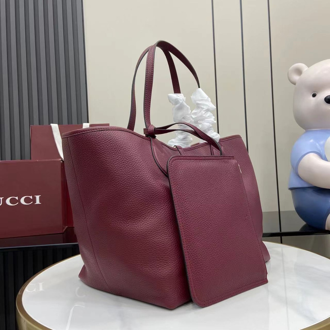 Gucci 新品一款包袋 两种风格 Totissima系列托特包演绎双面美学 一面粒面皮革