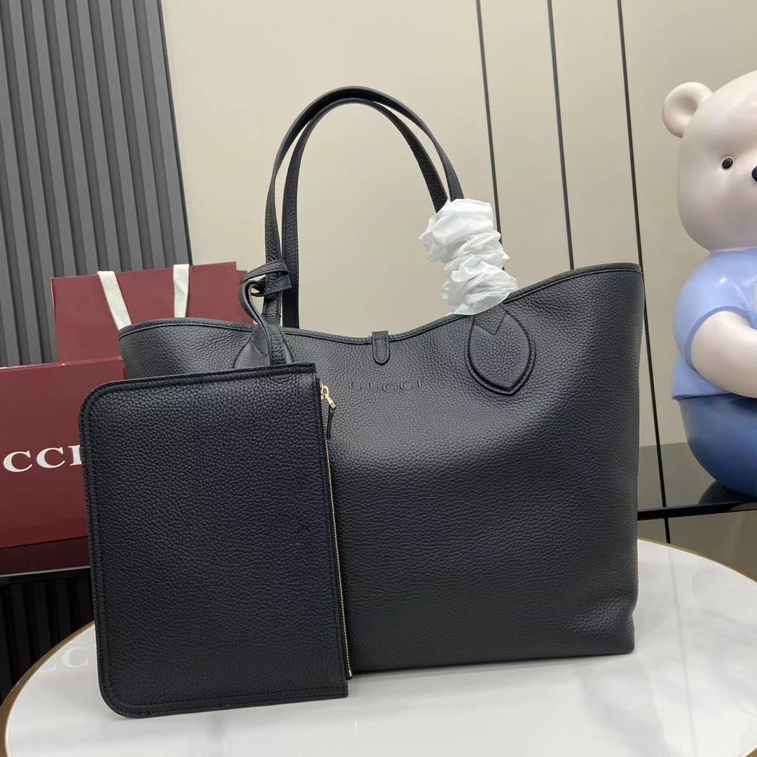 Gucci 新品一款包袋 两种风格 Totissima系列托特包演绎双面美学 一面粒面皮革