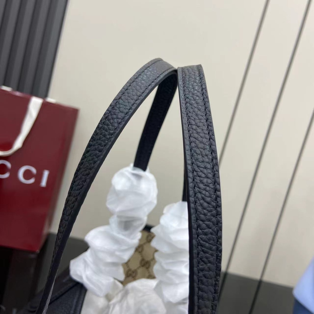 Gucci 新品一款包袋 两种风格 Totissima系列托特包演绎双面美学 一面粒面皮革
