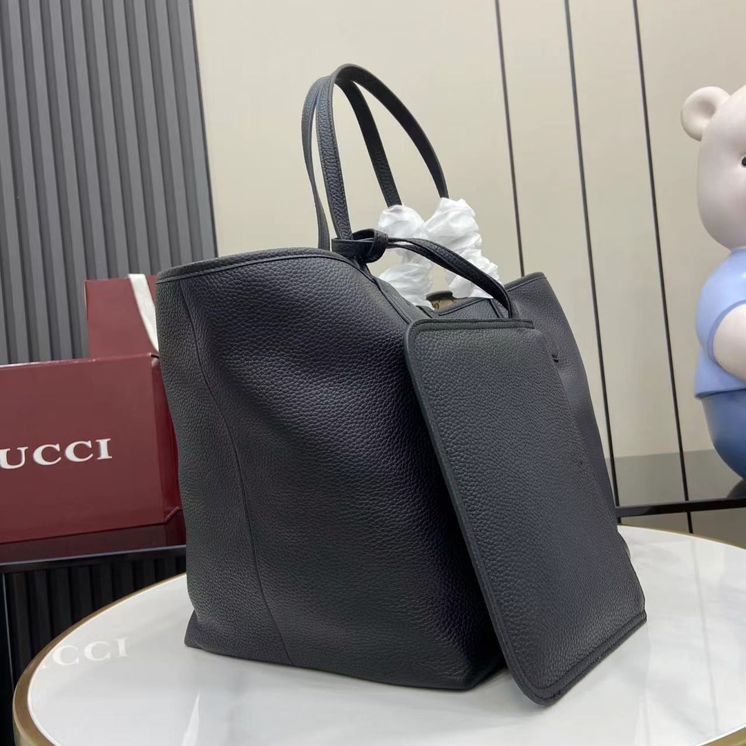 Gucci 新品一款包袋 两种风格 Totissima系列托特包演绎双面美学 一面粒面皮革