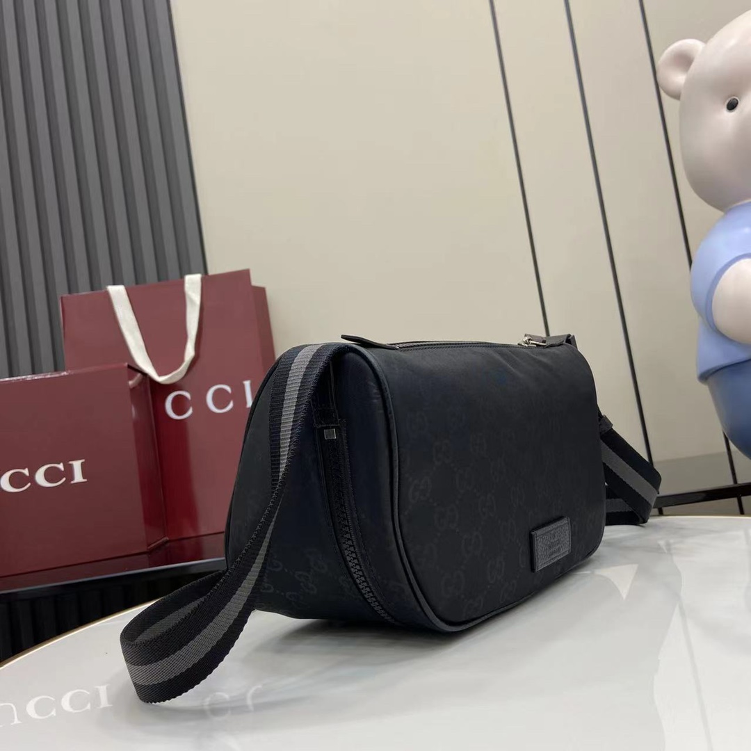 Сумка Gucci с монограммой