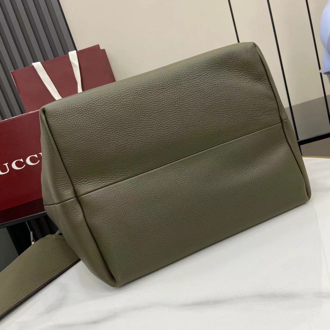 Gucci 新品一款包袋 两种风格 Totissima系列托特包演绎双面美学 一面粒面皮革