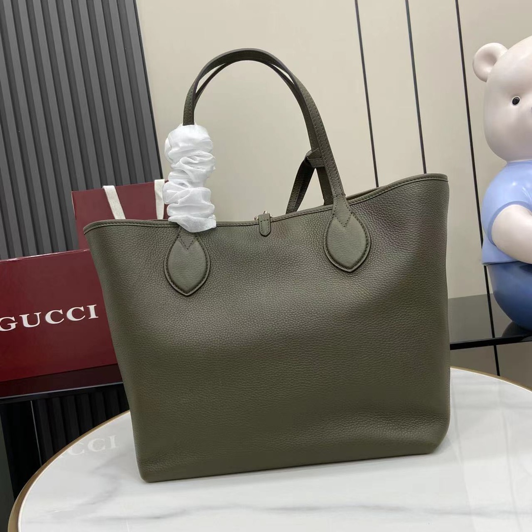 Gucci 新品一款包袋 两种风格 Totissima系列托特包演绎双面美学 一面粒面皮革