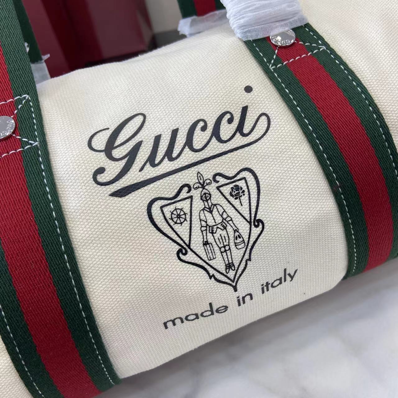 Gucci 新品以自由、活力与社群为主题 2025春夏系列焕新呈献多款旅行单品和男士包袋