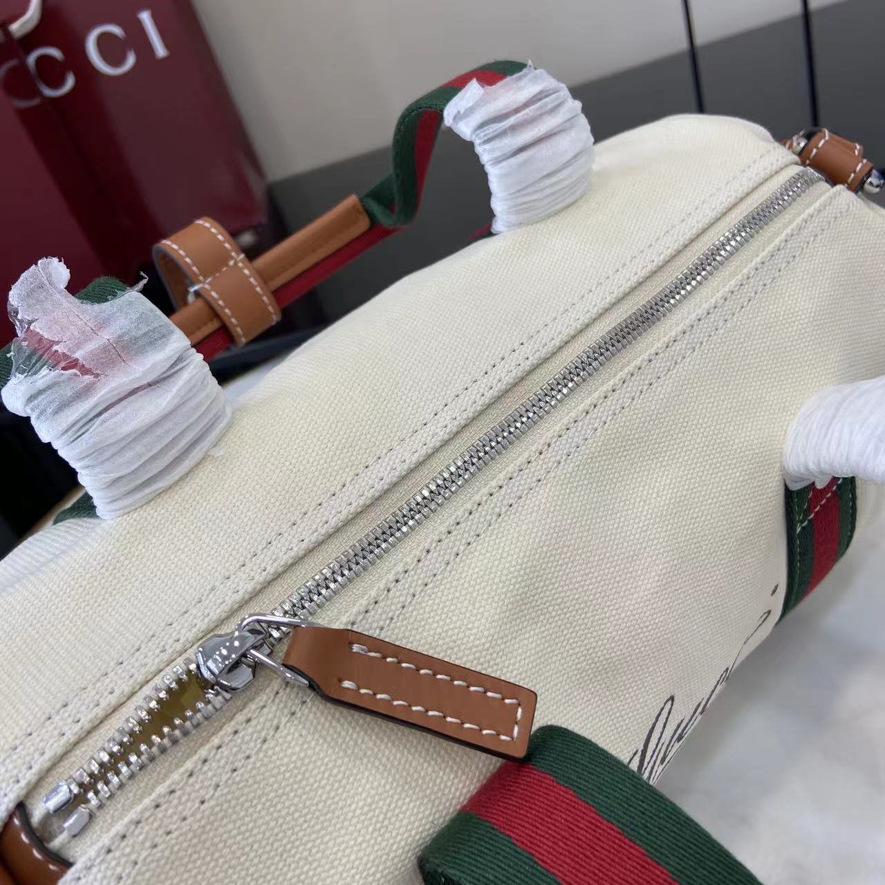 Gucci 新品以自由、活力与社群为主题 2025春夏系列焕新呈献多款旅行单品和男士包袋