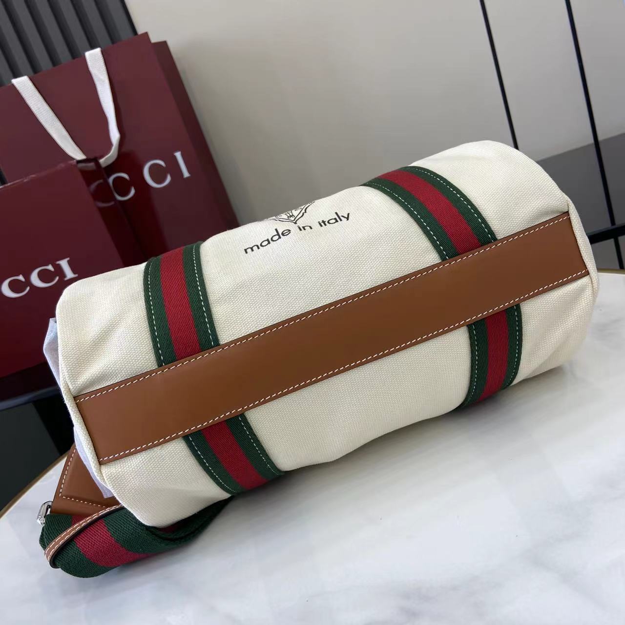 Gucci 新品以自由、活力与社群为主题 2025春夏系列焕新呈献多款旅行单品和男士包袋