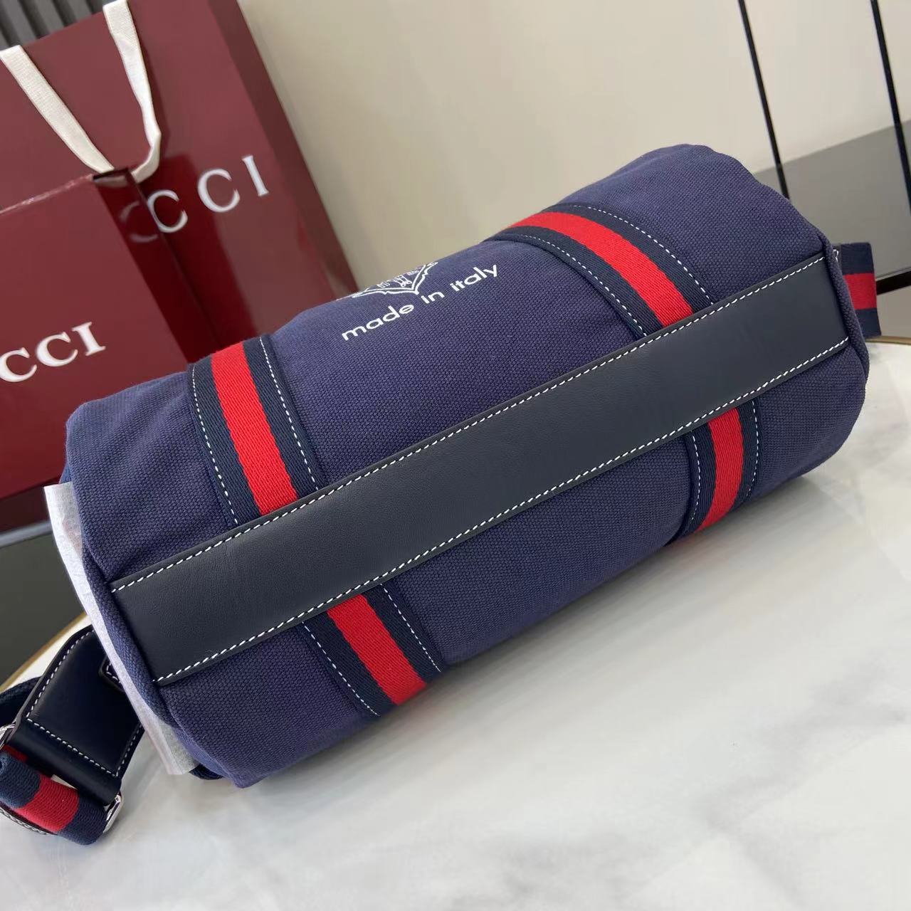 Supreme 新品以自由、活力与社群为主题 2025春夏系列焕新呈献多款旅行单品和男士包袋