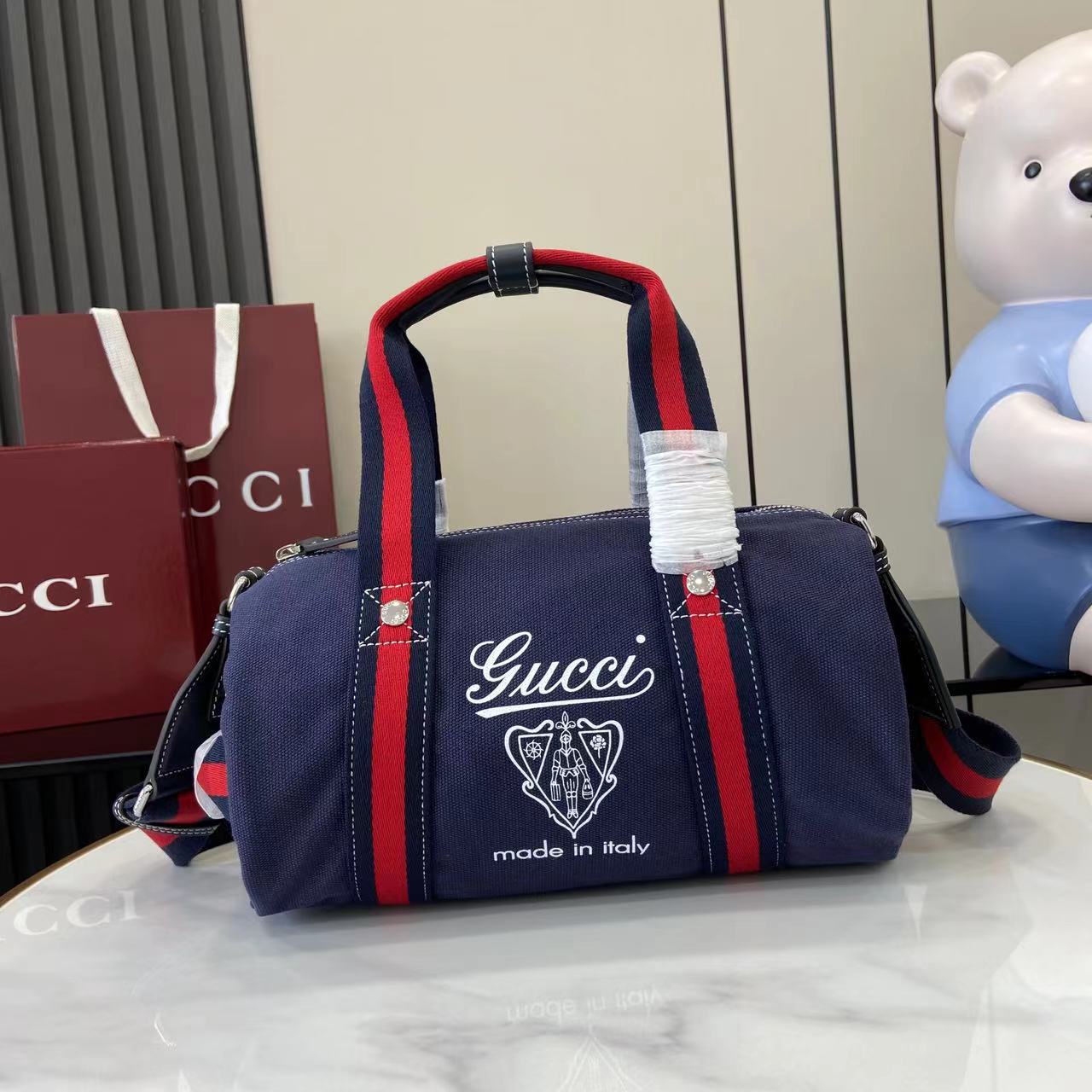 Supreme 新品以自由、活力与社群为主题 2025春夏系列焕新呈献多款旅行单品和男士包袋
