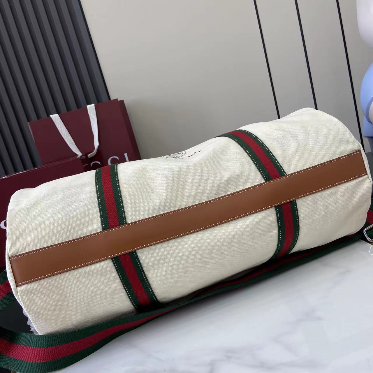 Gucci 新品以自由、活力与社群为主题 2025春夏系列焕新呈献多款旅行单品和男士包袋