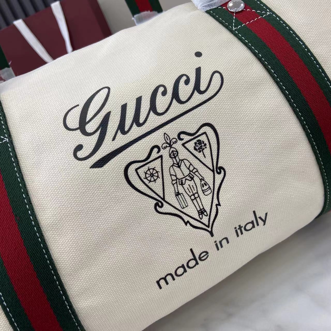 Gucci 新品以自由、活力与社群为主题 2025春夏系列焕新呈献多款旅行单品和男士包袋