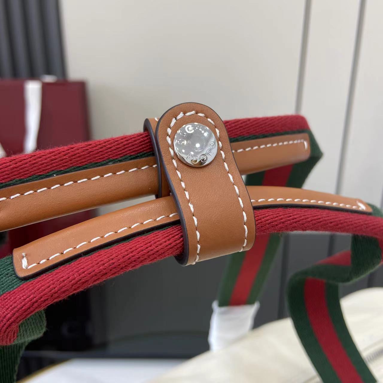 Gucci 新品以自由、活力与社群为主题 2025春夏系列焕新呈献多款旅行单品和男士包袋