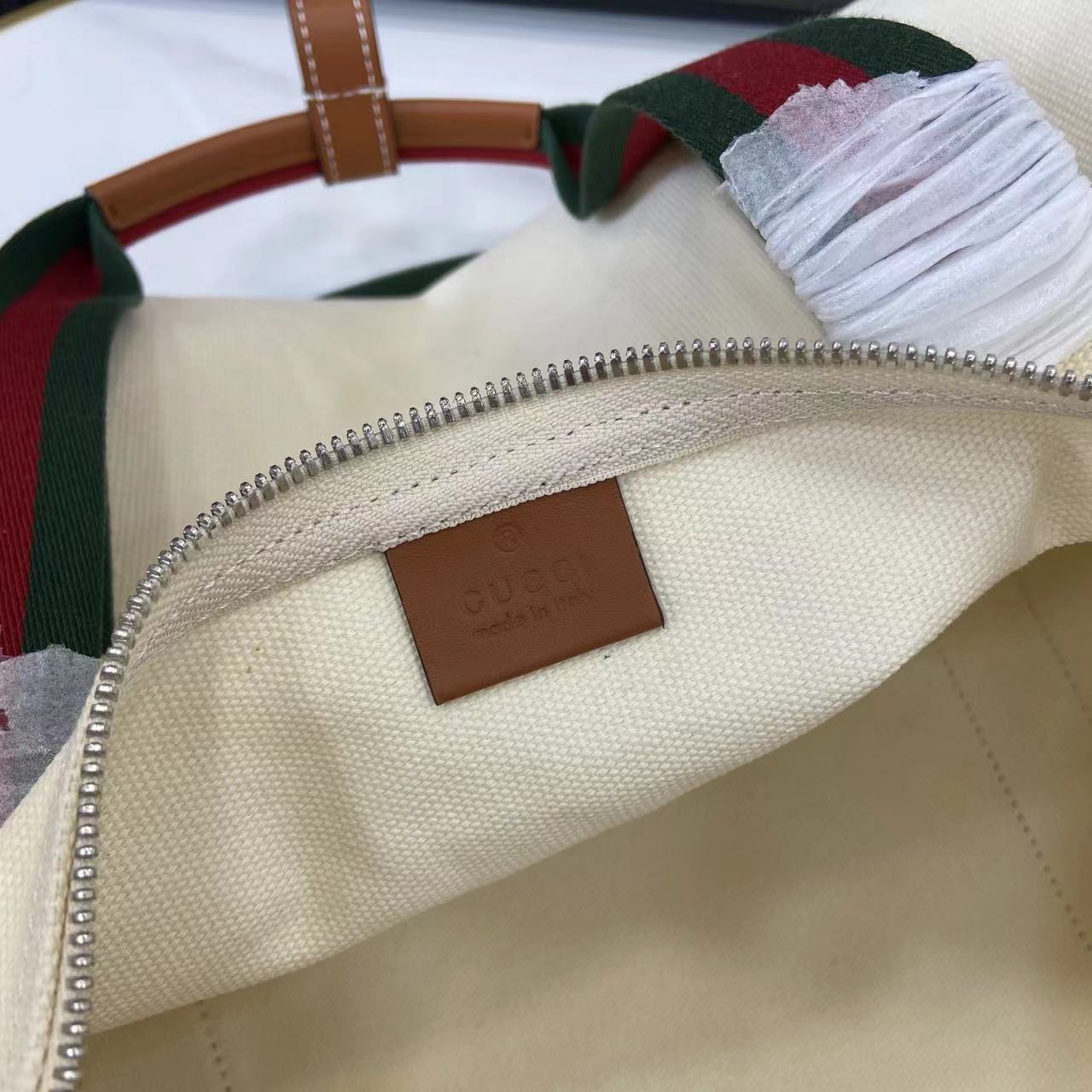 Gucci 新品以自由、活力与社群为主题 2025春夏系列焕新呈献多款旅行单品和男士包袋