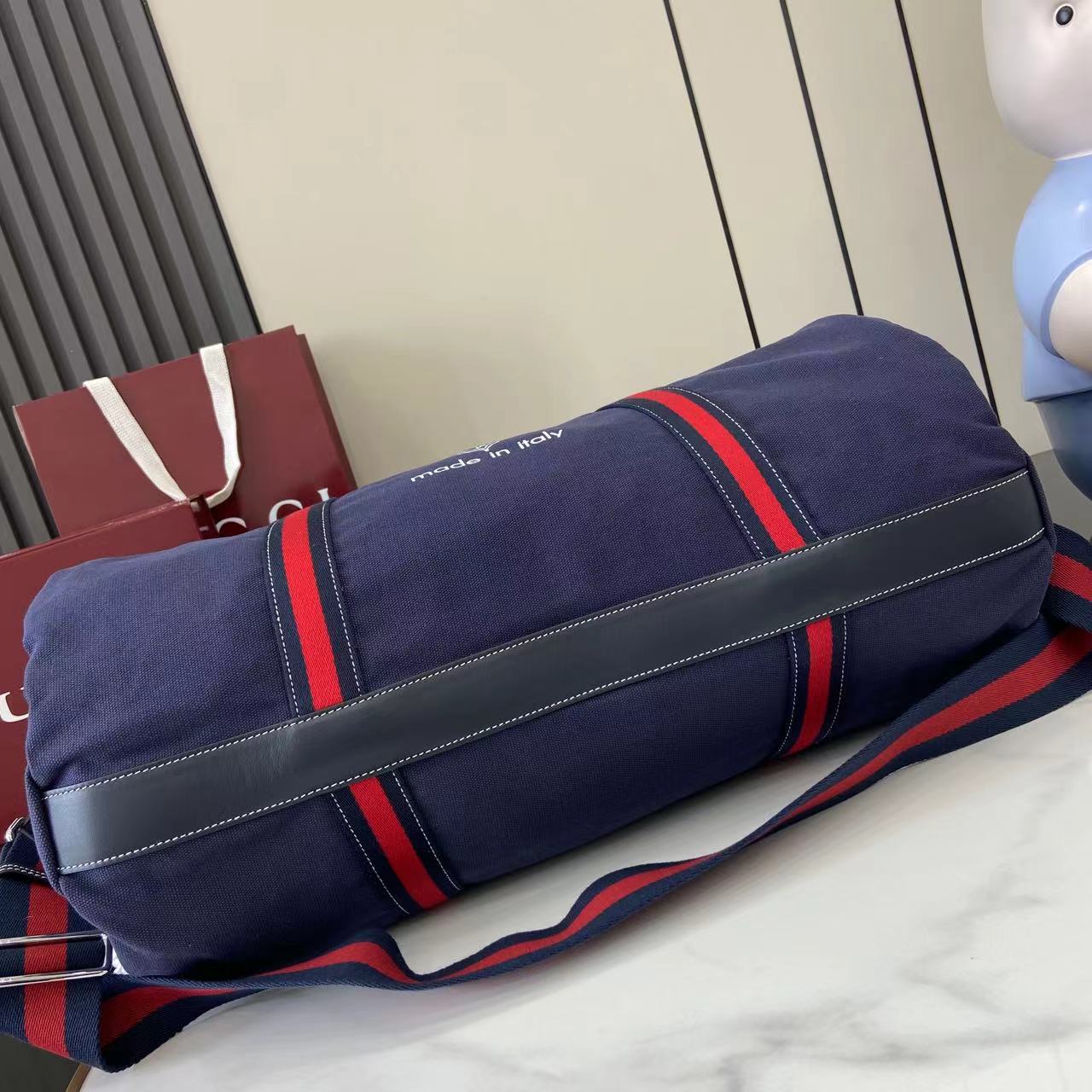 Gucci 新品以自由、活力与社群为主题 2025春夏系列焕新呈献多款旅行单品和男士包袋