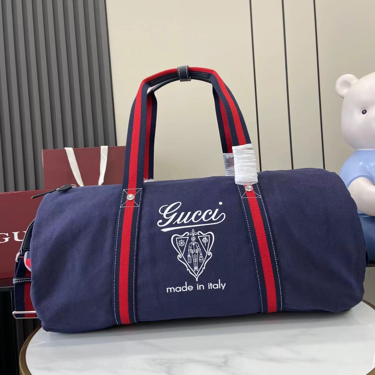 Gucci 新品以自由、活力与社群为主题 2025春夏系列焕新呈献多款旅行单品和男士包袋