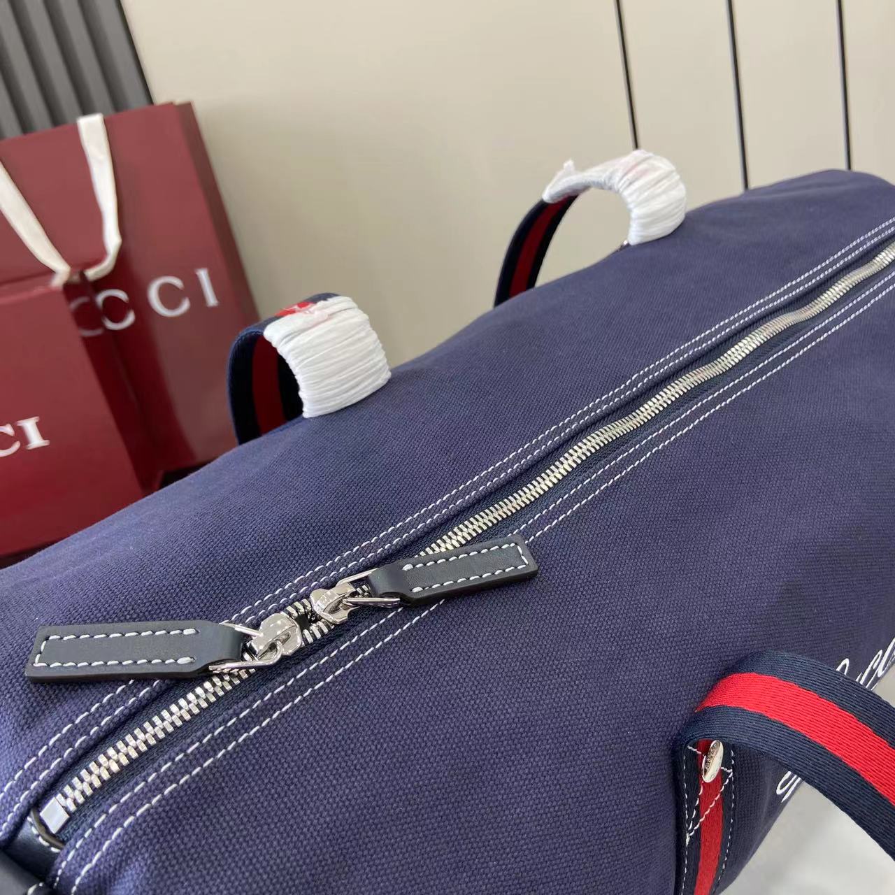 Gucci 新品以自由、活力与社群为主题 2025春夏系列焕新呈献多款旅行单品和男士包袋