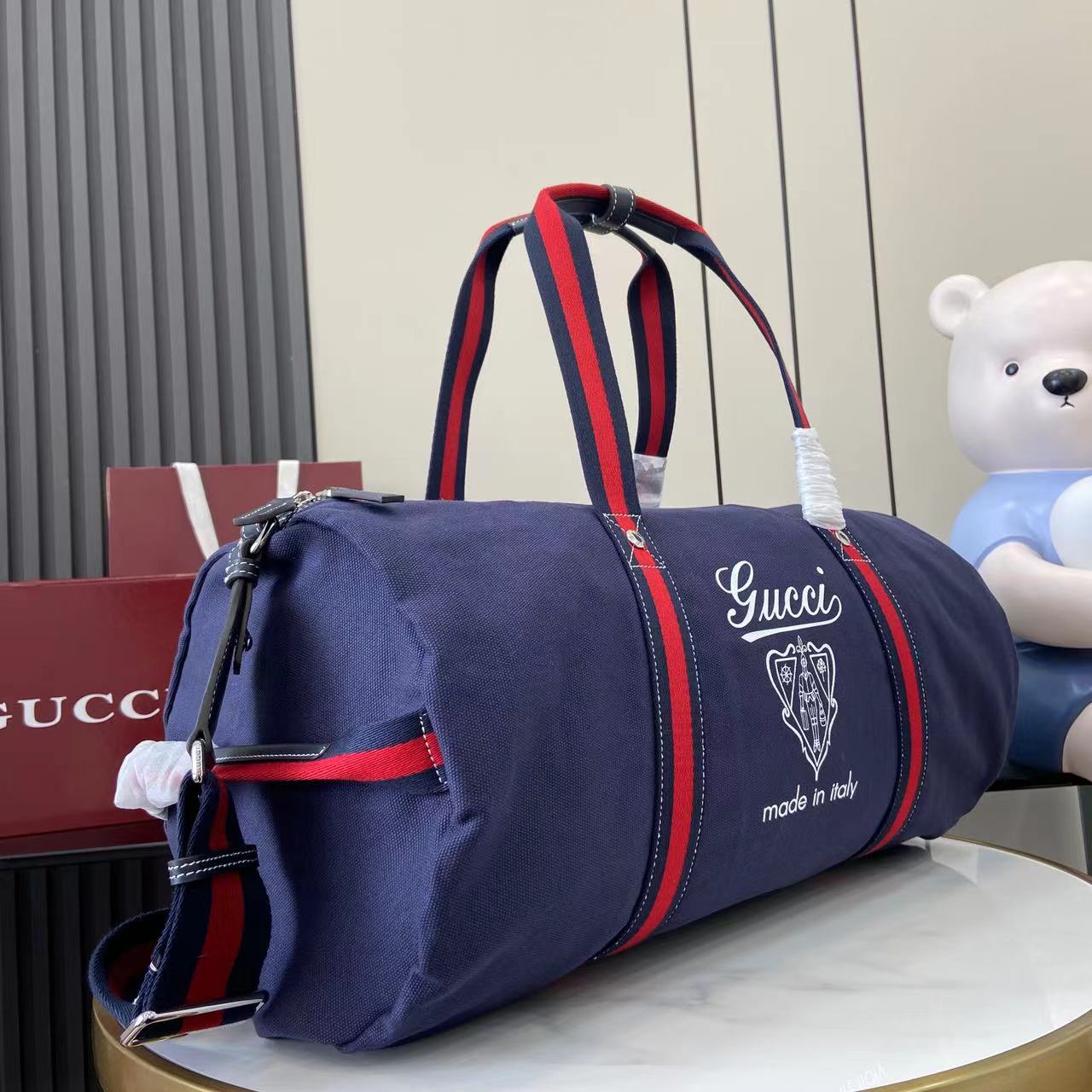 Gucci 新品以自由、活力与社群为主题 2025春夏系列焕新呈献多款旅行单品和男士包袋