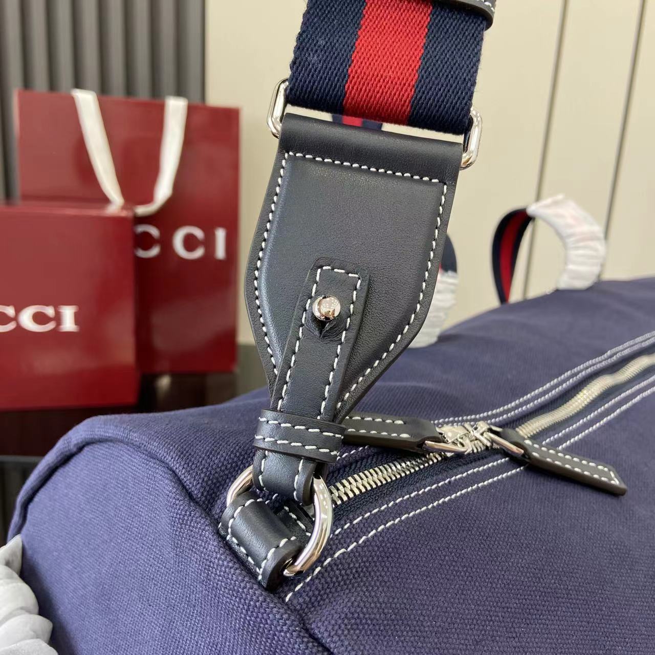 Gucci 新品以自由、活力与社群为主题 2025春夏系列焕新呈献多款旅行单品和男士包袋