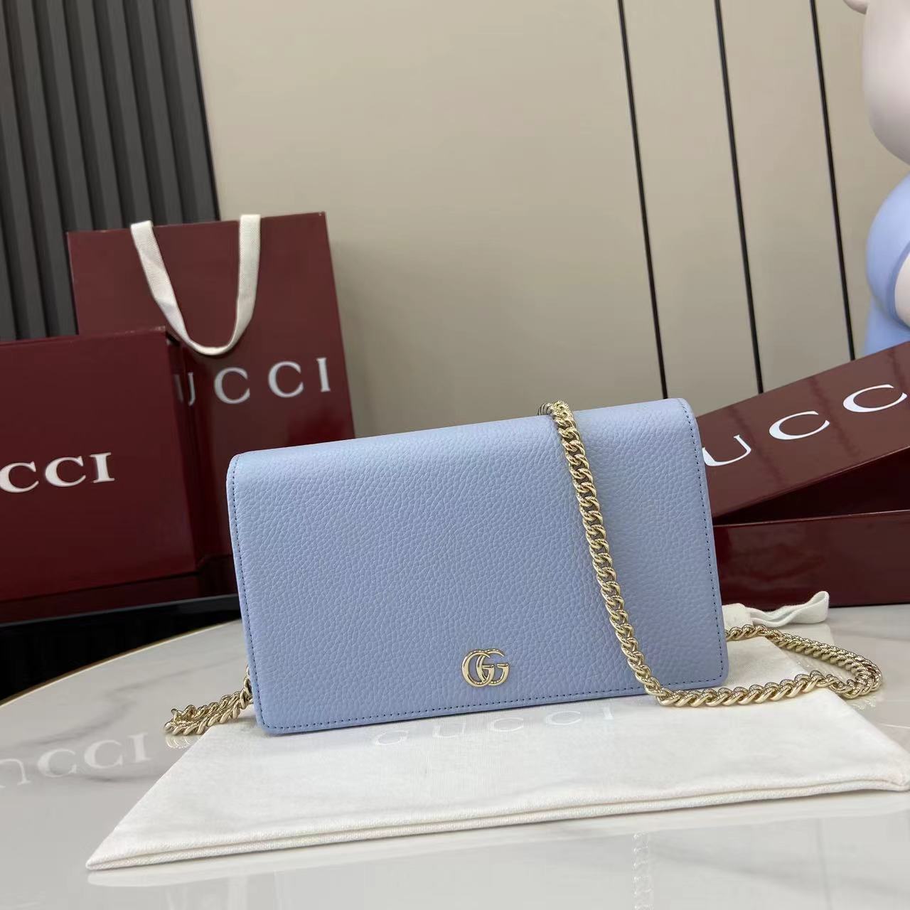 Сумка-клатч Gucci с цепочкой