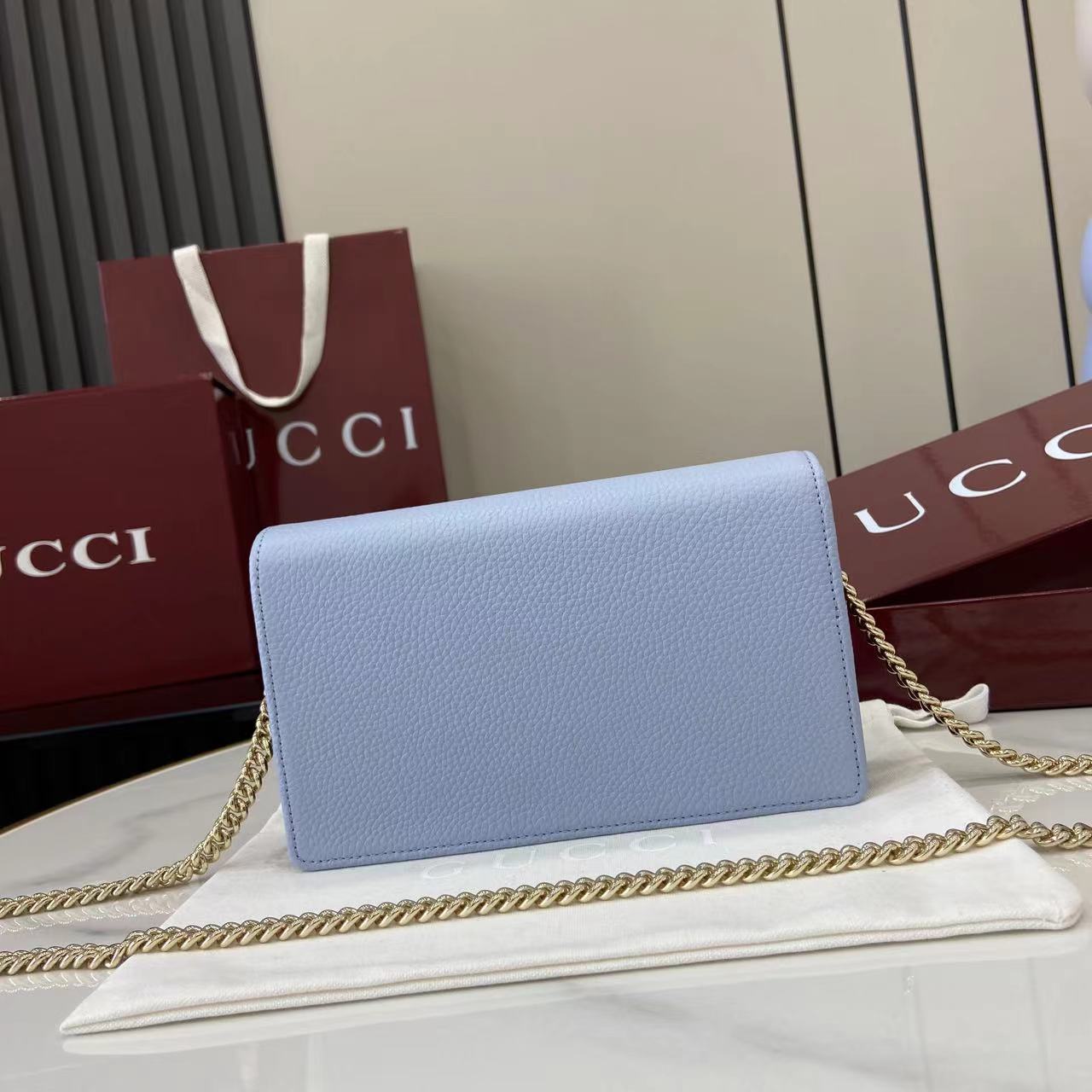 Сумка-клатч Gucci с цепочкой