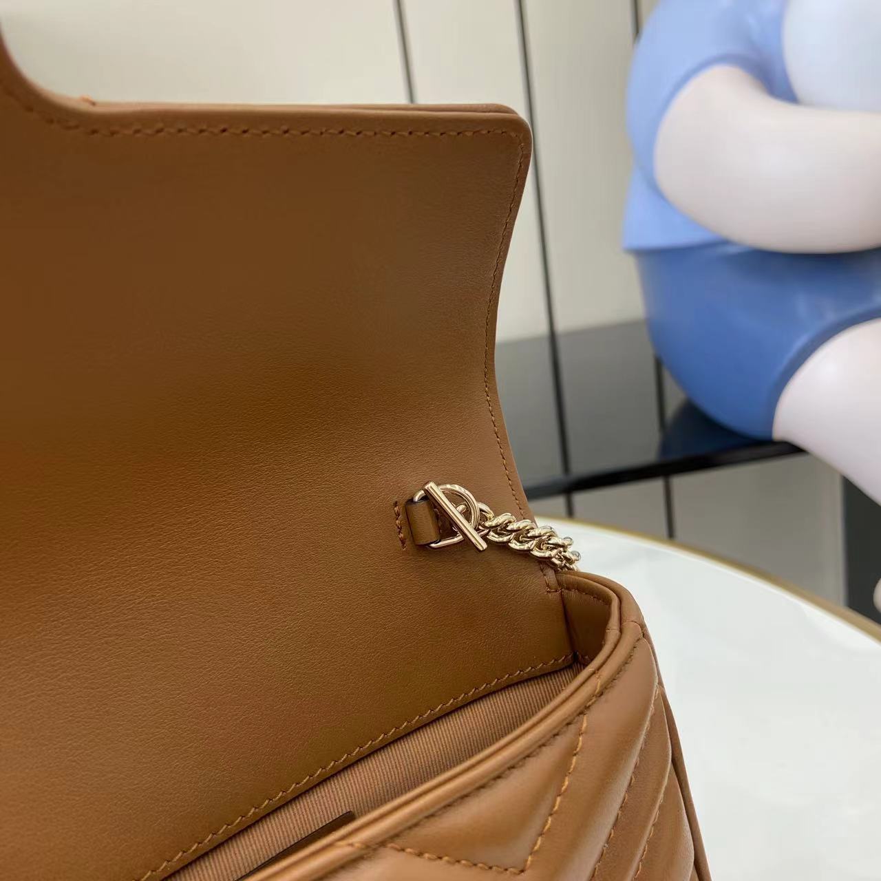 Gucci 牌标志性GG Marmont系列臻心诚献多款富有现代感的全新包袋
