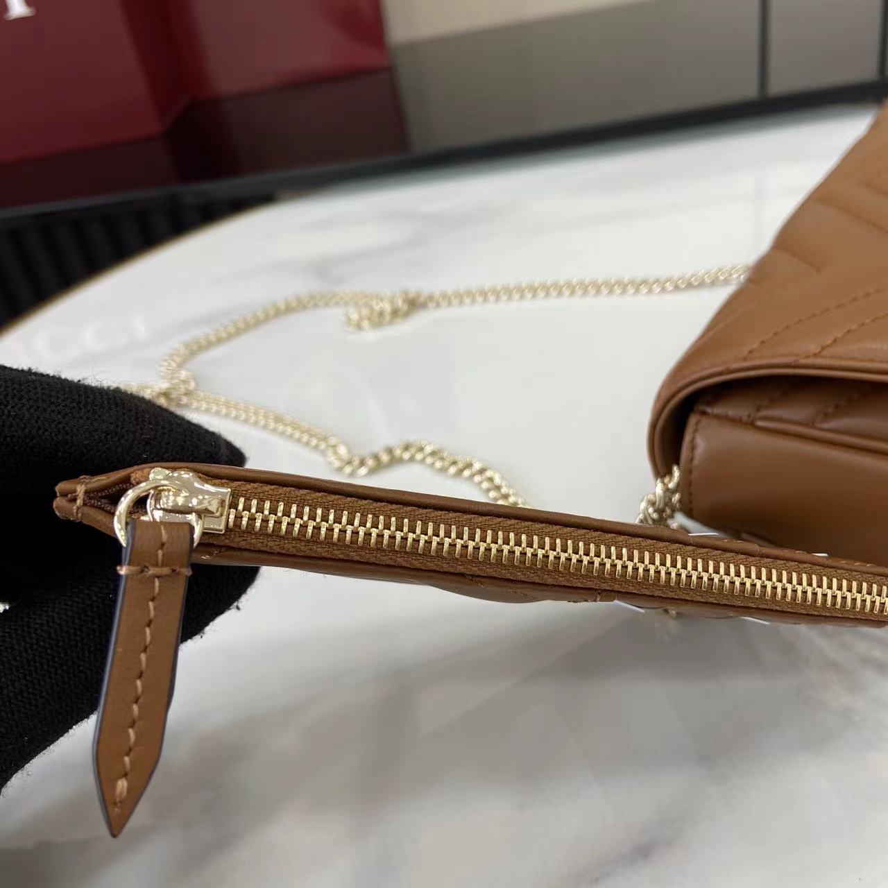 Gucci 牌标志性GG Marmont系列臻心诚献多款富有现代感的全新包袋