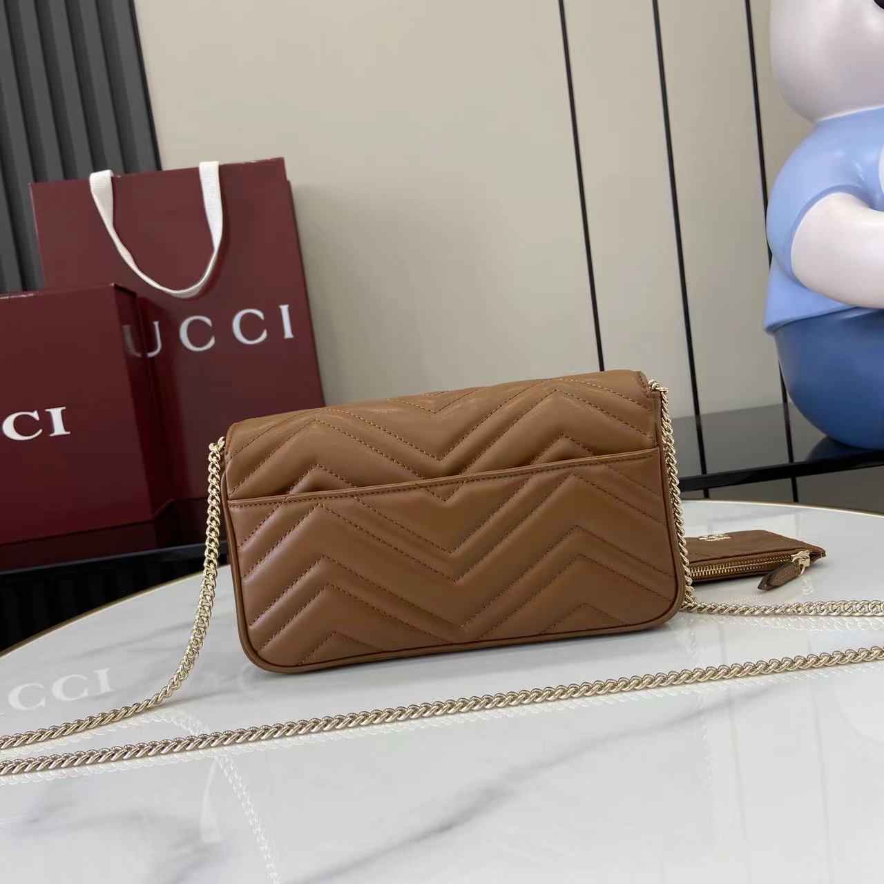 Gucci 牌标志性GG Marmont系列臻心诚献多款富有现代感的全新包袋