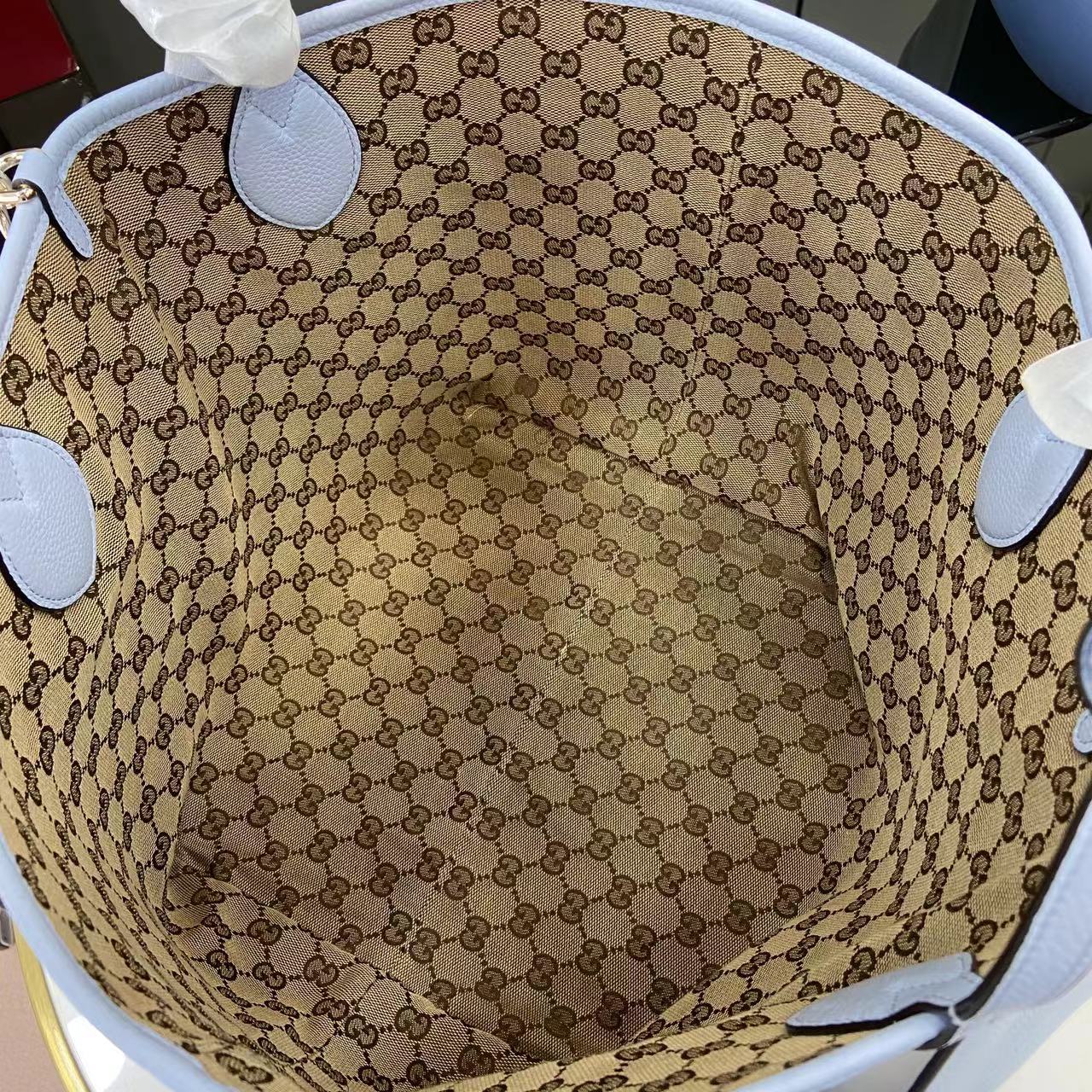 Supreme Totissima系列托特包演绎双面美学 一面粒面皮革 一面GG帆布 随心变换多元造型