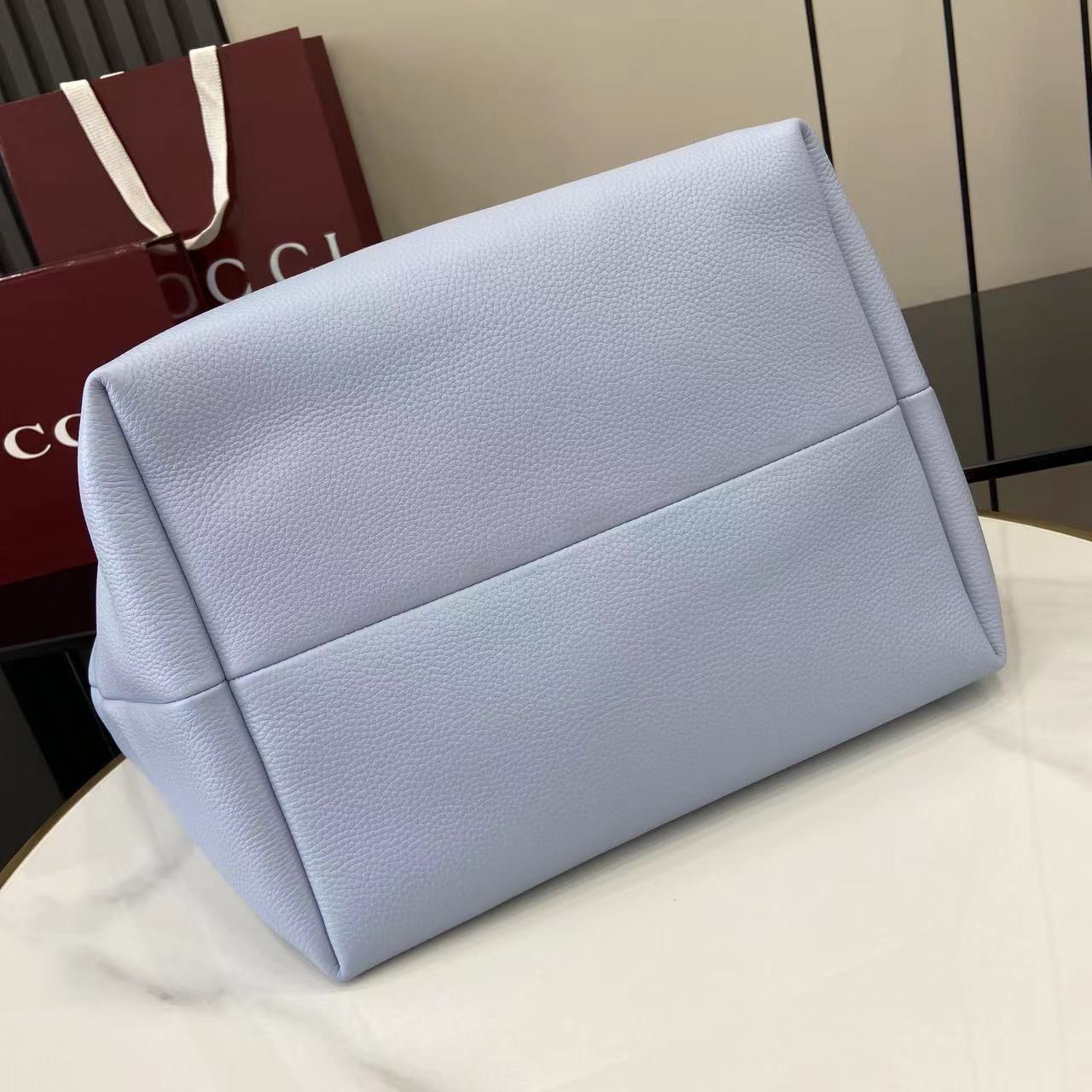Supreme Totissima系列托特包演绎双面美学 一面粒面皮革 一面GG帆布 随心变换多元造型