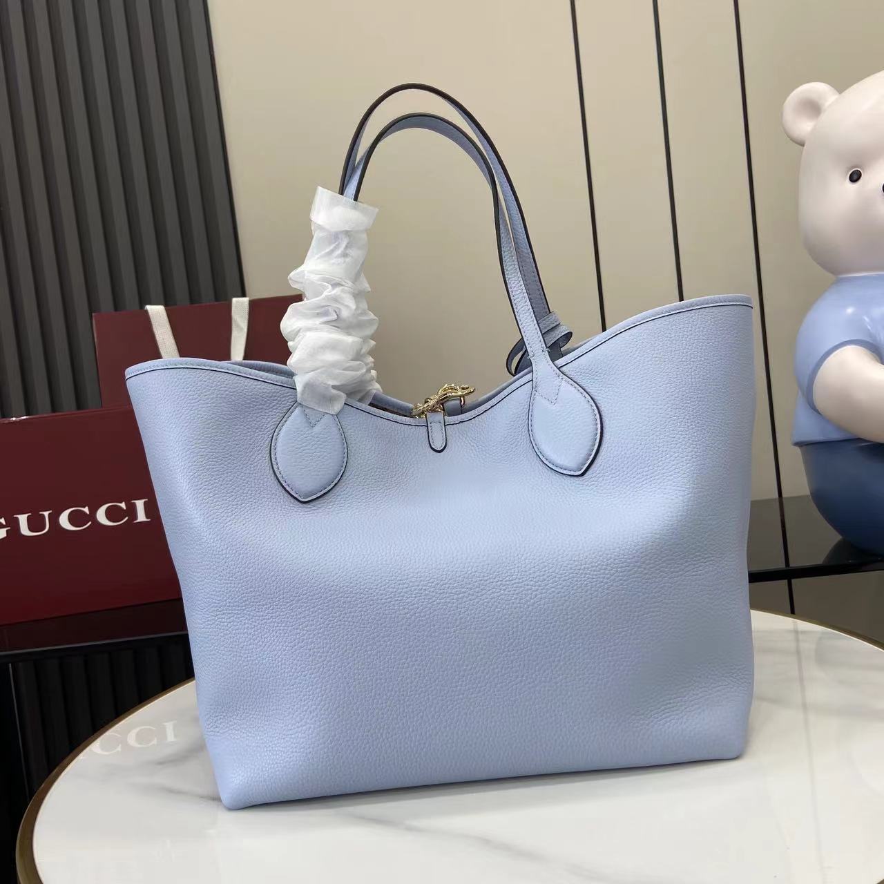 Supreme Totissima系列托特包演绎双面美学 一面粒面皮革 一面GG帆布 随心变换多元造型