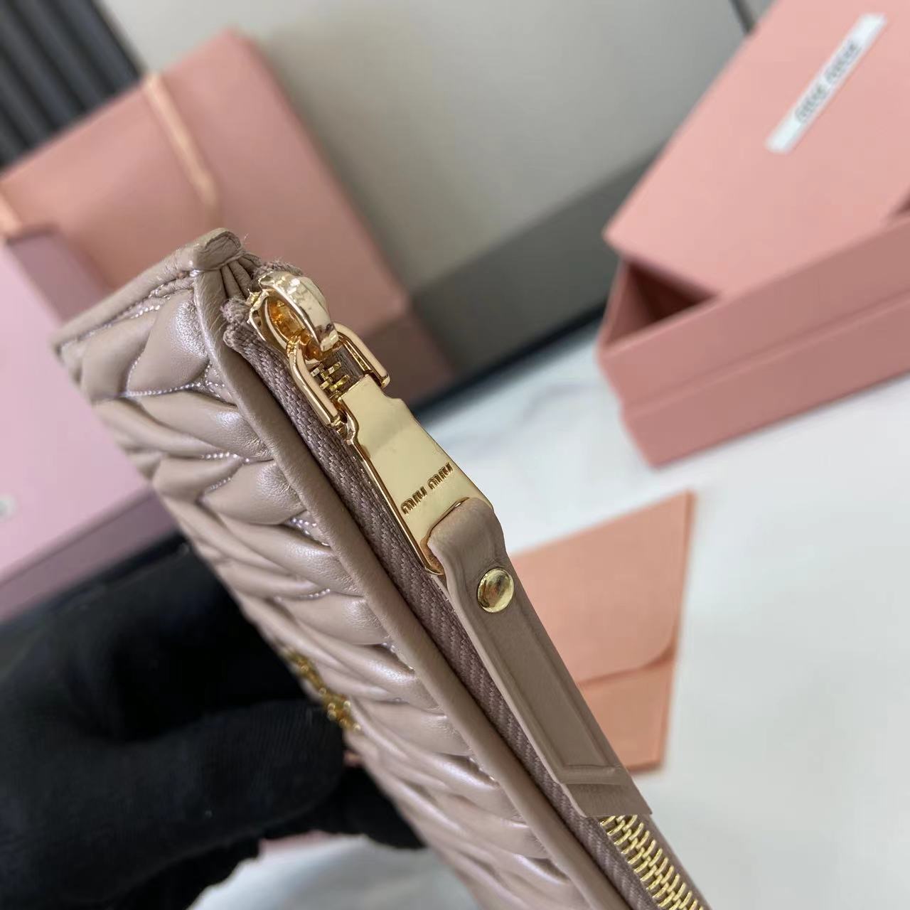 Miu Miu Pocket Wallet Lambskin Matelasse Nude Pink Card Holder - 15x8cm 8 i1749277172343 165 0 6