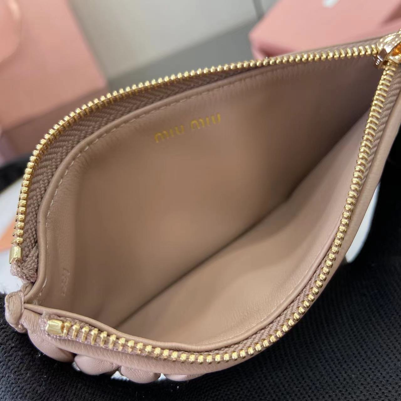 Miu Miu Pocket Wallet Lambskin Matelasse Nude Pink Card Holder - 15x8cm 9 i1749277172345 9408 0 7