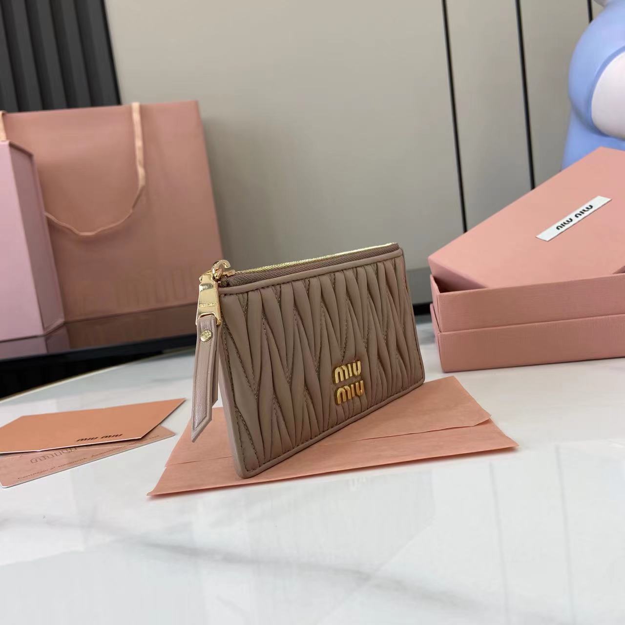 Miu Miu Pocket Wallet Lambskin Matelasse Nude Pink Card Holder - 15x8cm 3 i1749277174943 2258 0 1