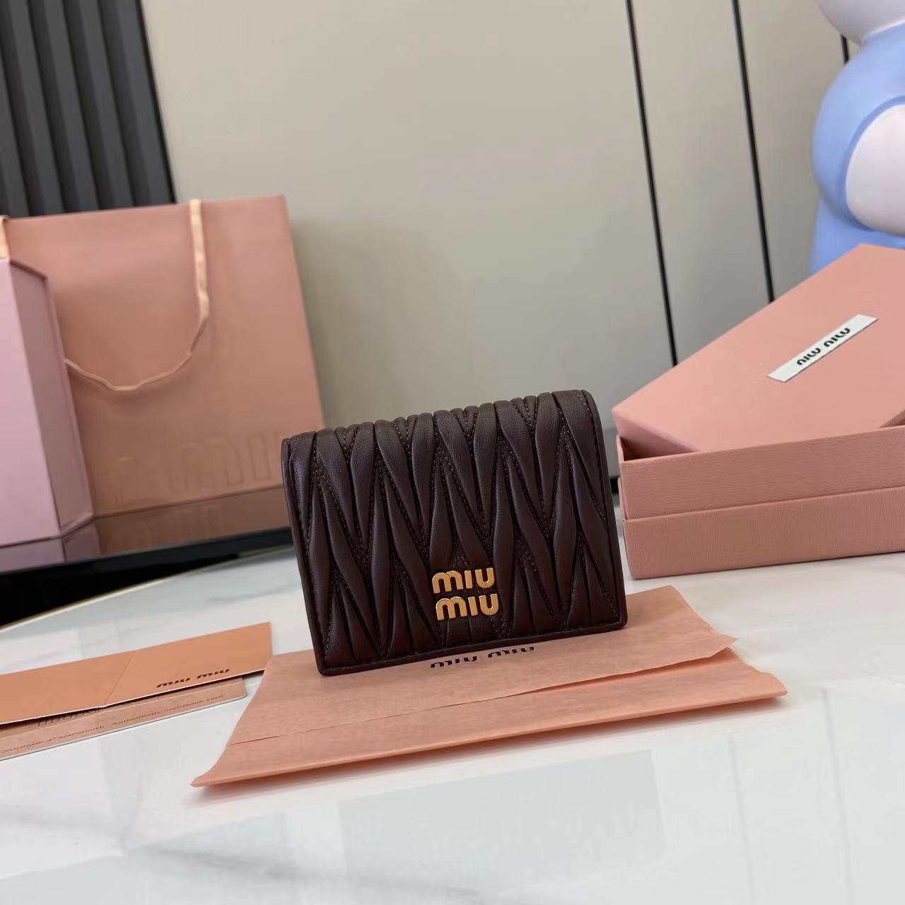 Pocket Wallet Small Leather Bifold Clutch with Snap Closure-Compact & Stylish 2 i1749277302245 1499 0 0