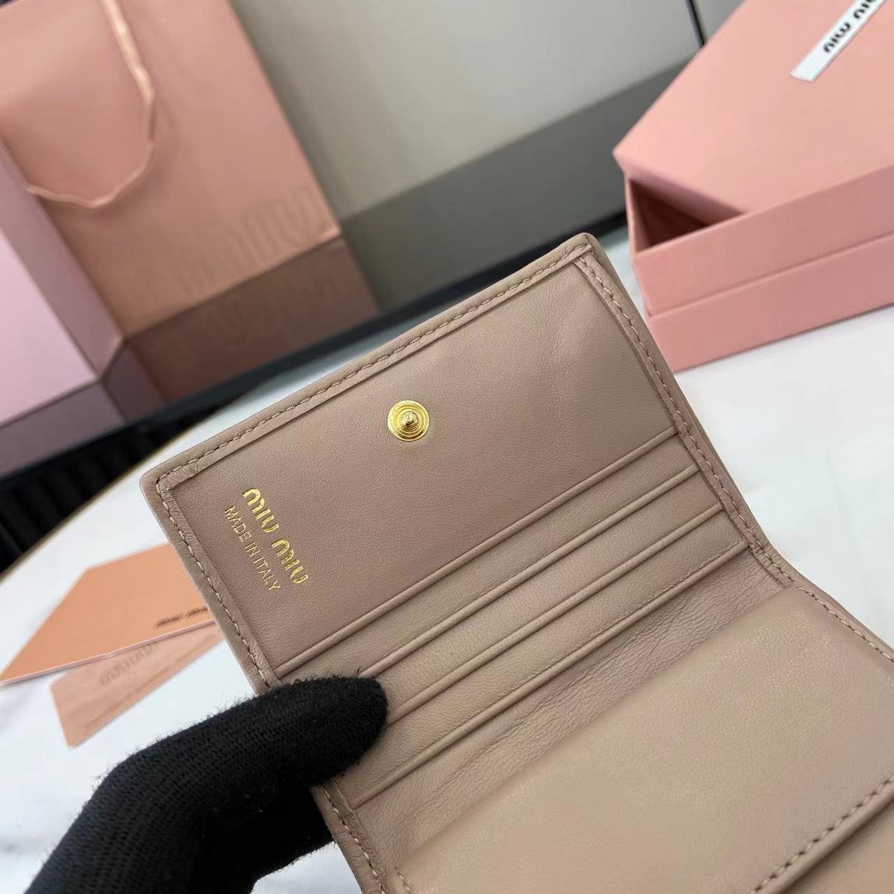Pocket Wallet Lambskin Leather Small Wallet - Compact & Stylish 9 i1749277421376 4070 0 7