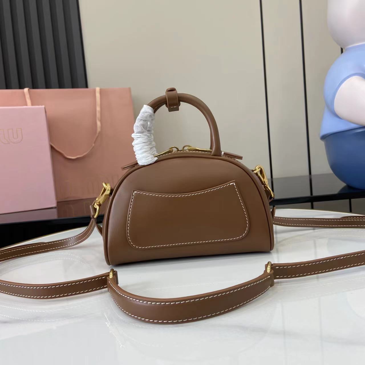 Miu Miu Small Leather Handbag, Fashionable Caramel Color, 18X11.5X8Cm 4 i1749623759719 5714 0 2
