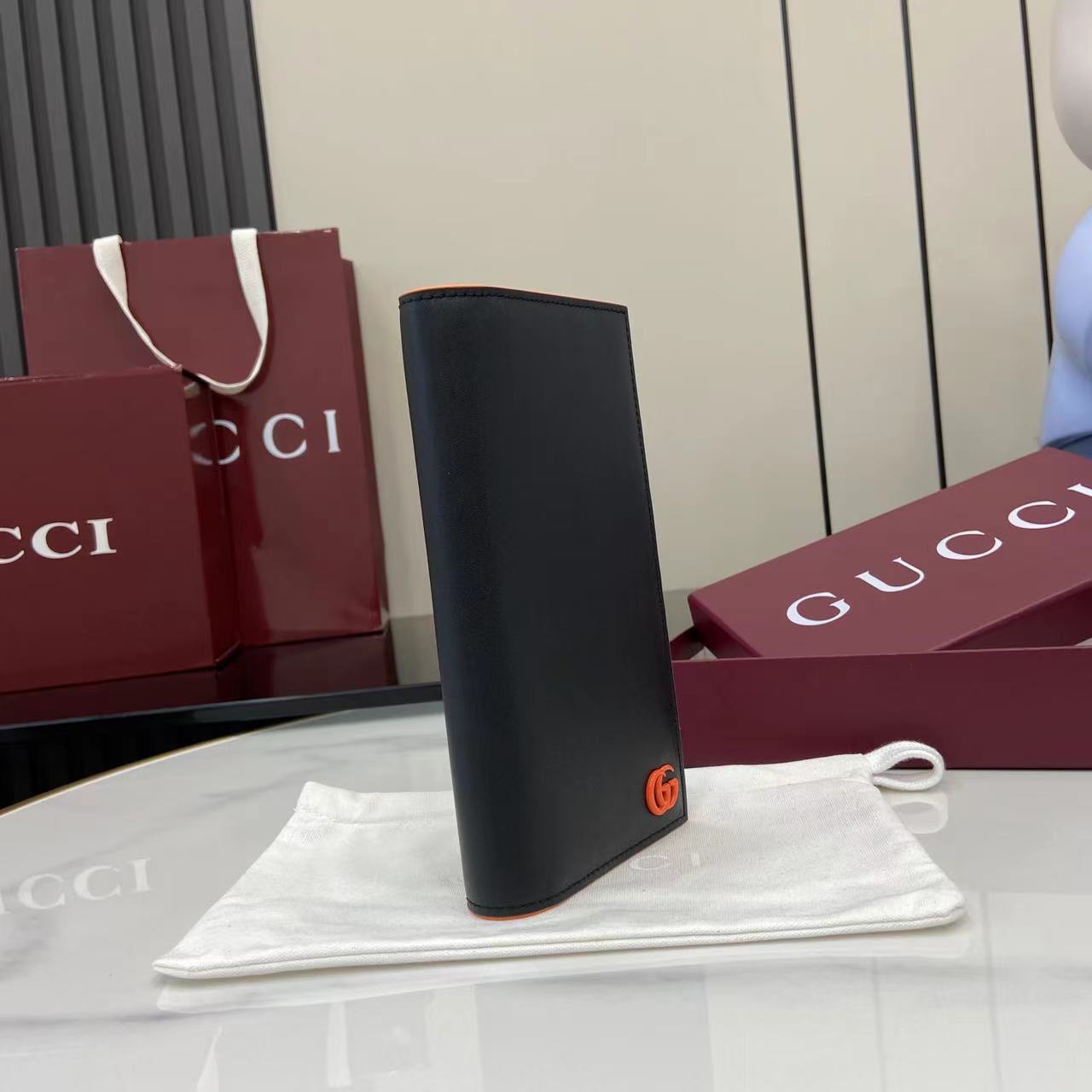 Портмоне Gucci черное с оранжевым логотипом
