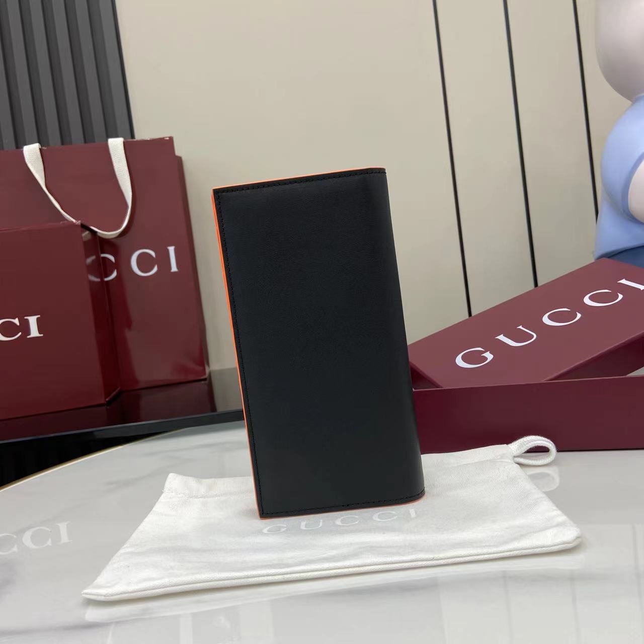 Портмоне Gucci черное с оранжевым логотипом