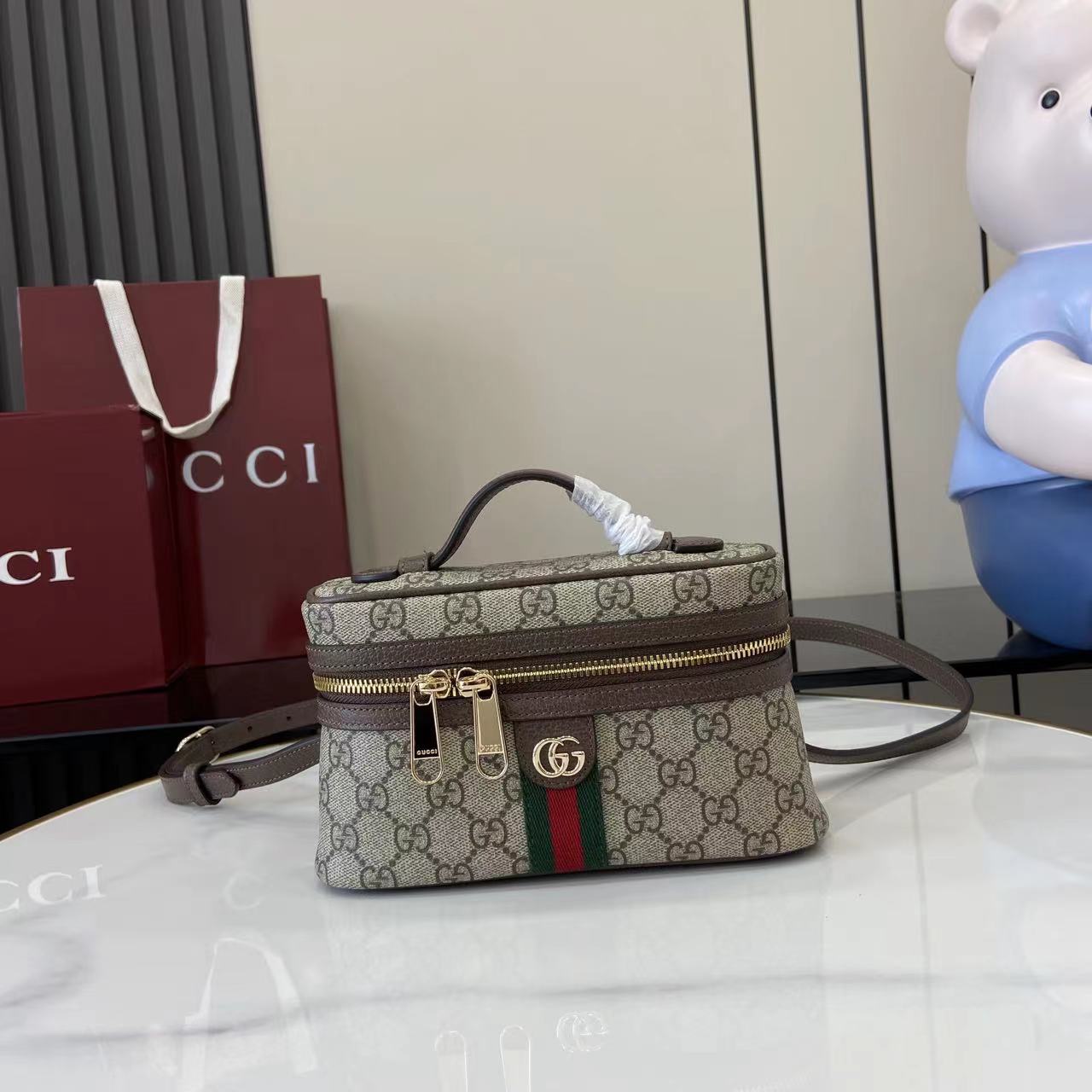 Портмоне Gucci с ремешком