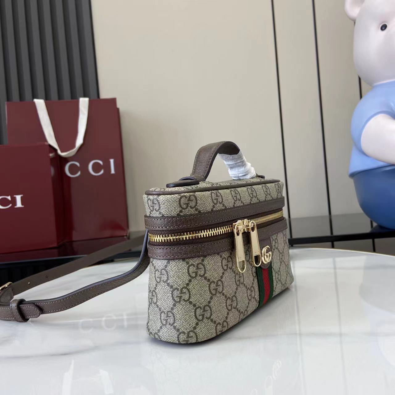Портмоне Gucci с ремешком