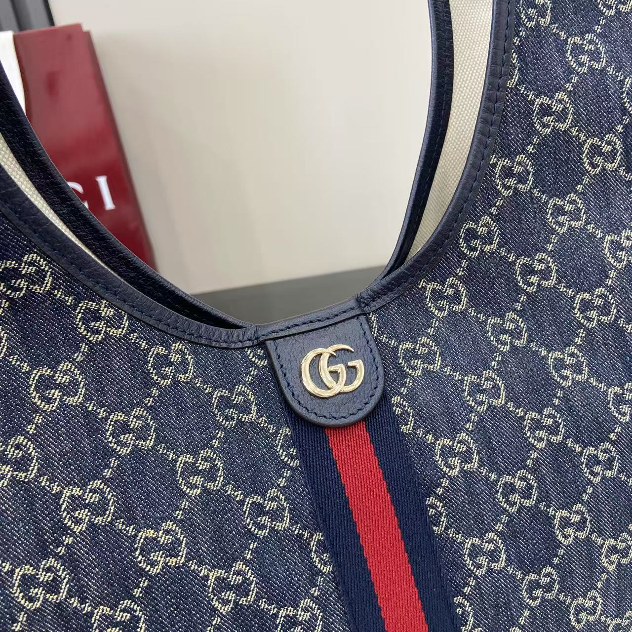 Gucci Giglio Denim Tote Bag with Removable Pouch - Blue 6 i1753865281995 7275 0 4