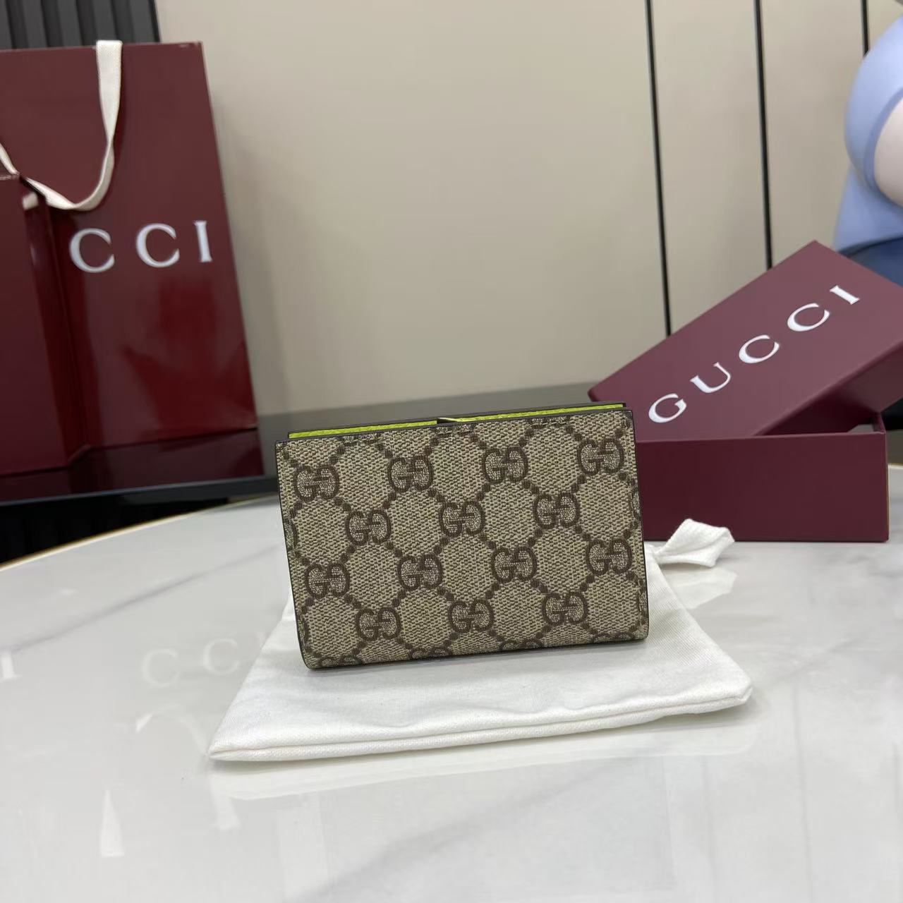 Gucci Marmont Beige & Green Supreme Canvas Card Case Wallet 3 i1754117230850 643 0 2