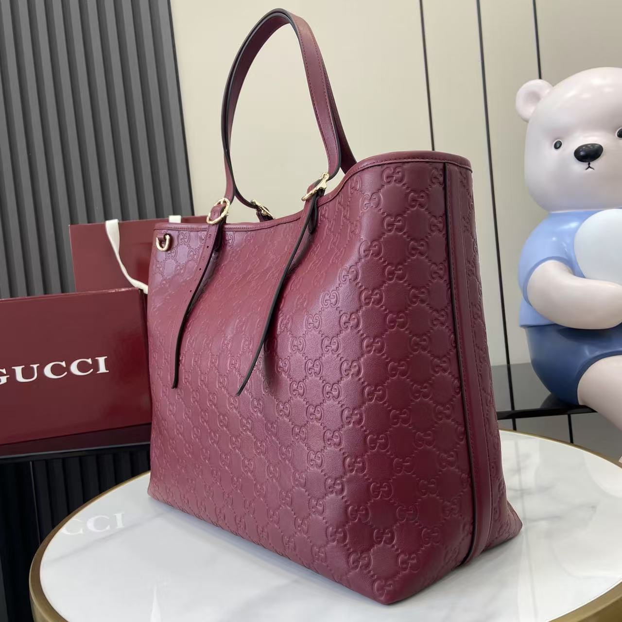 Gucci Red Embossed Leather Tote Bag, 37cm - Luxurious and Stylish 7 i1754639952224 8595 0 5