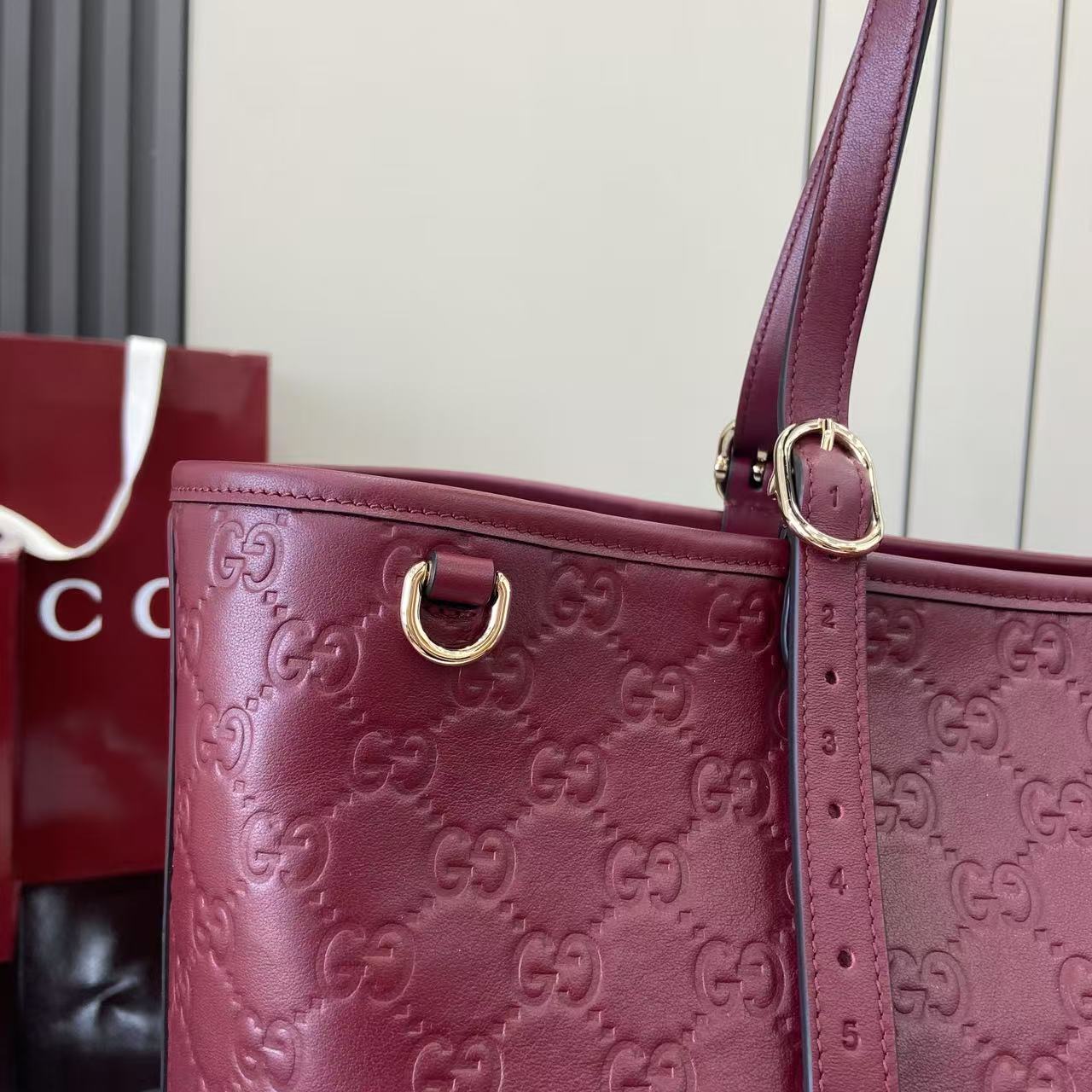 Gucci Red Embossed Leather Tote Bag, 37cm - Luxurious and Stylish 8 i1754639952224 9403 0 6