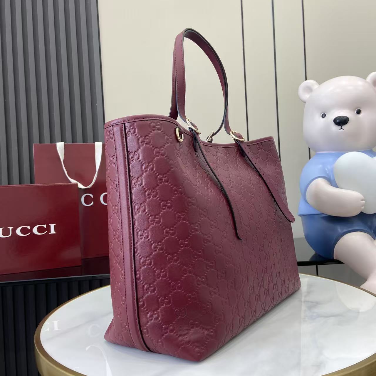 Gucci Red Embossed Leather Tote Bag, 37cm - Luxurious and Stylish 3 i1754639956029 8186 0 1