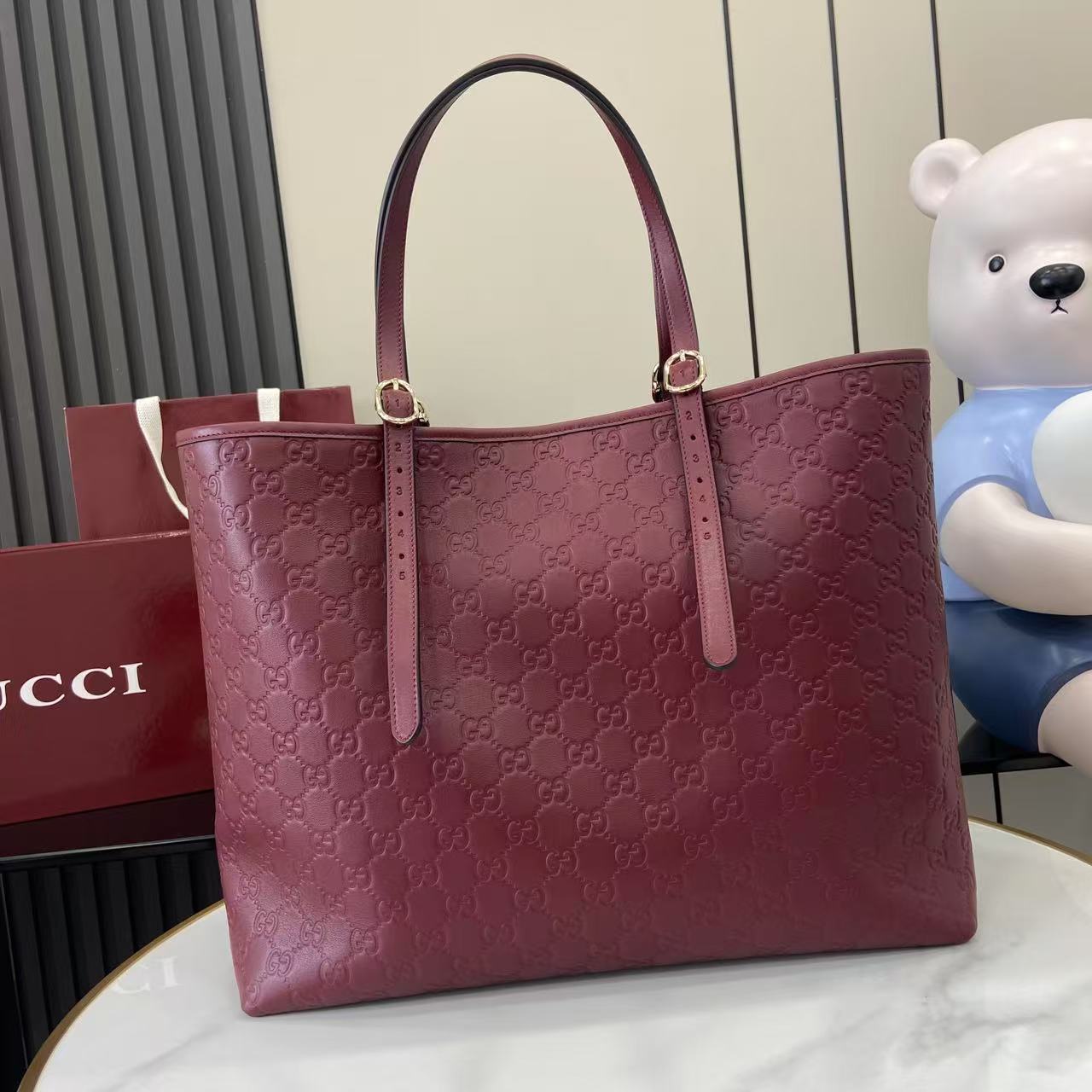 Gucci Red Embossed Leather Tote Bag, 37cm - Luxurious and Stylish 4 i1754639956031 650 0 2