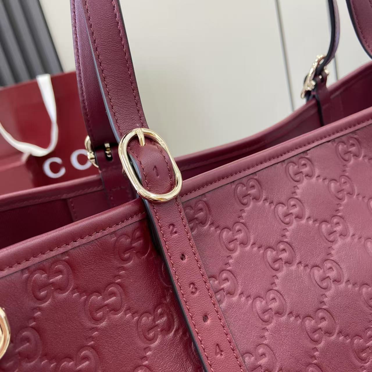 Gucci Red Embossed Leather Tote Bag, 37cm - Luxurious and Stylish 11 i1754639956032 2437 0 9
