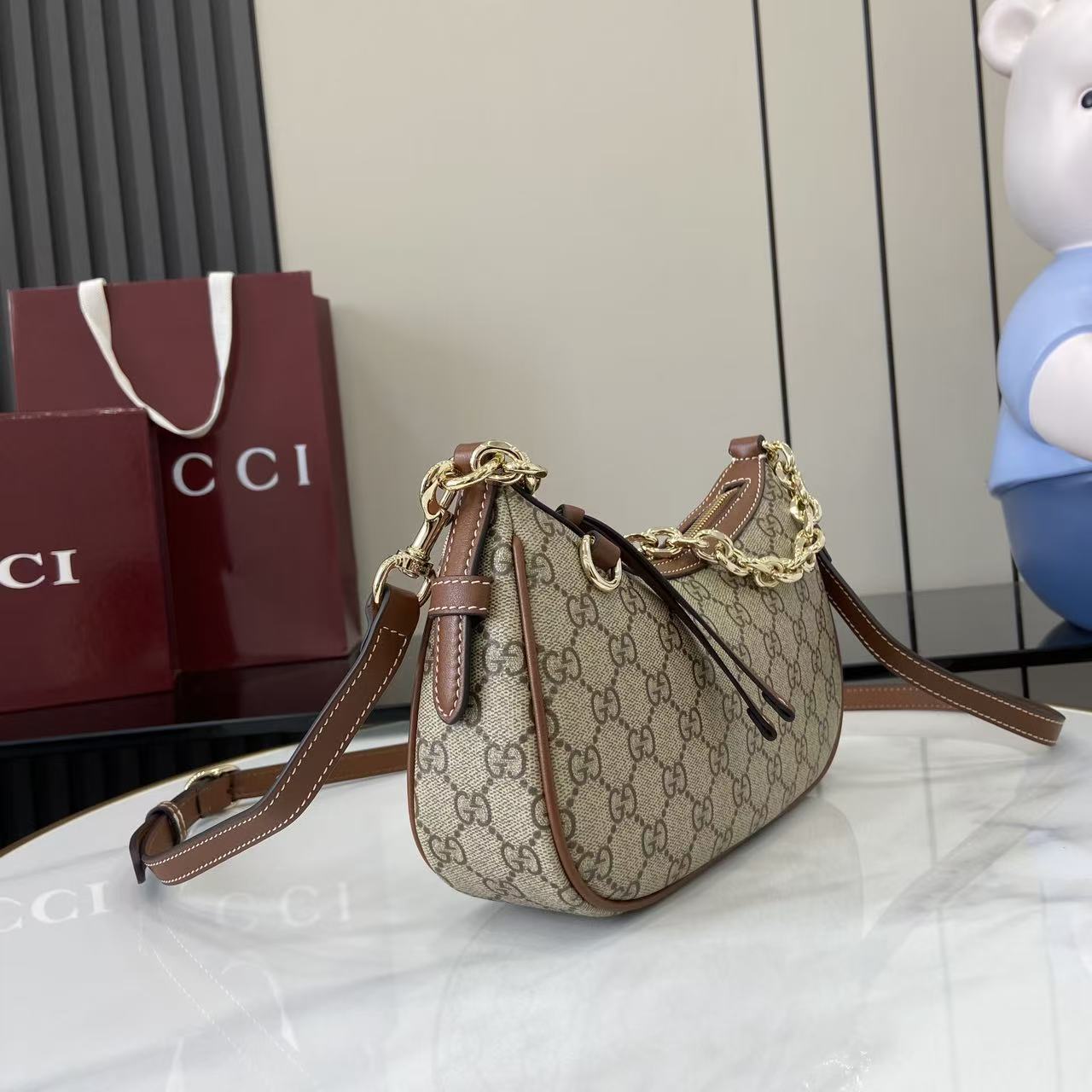 Gucci Emblem Shoulder Bag with Chain Strap, Beige & Brown 3 i1755851232687 6732 0 1