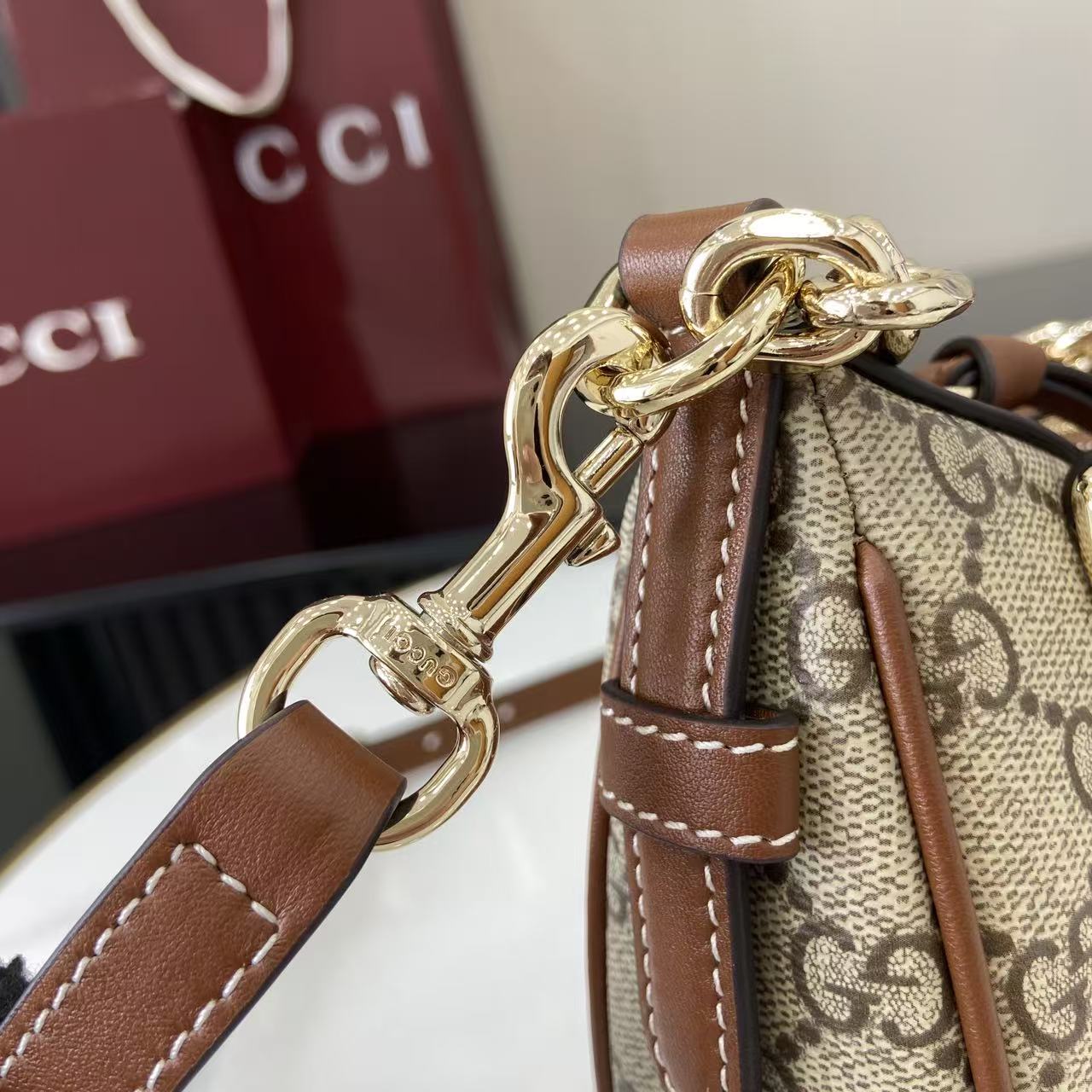 Gucci Emblem Shoulder Bag with Chain Strap, Beige & Brown 11 i1755851234968 1316 0 9